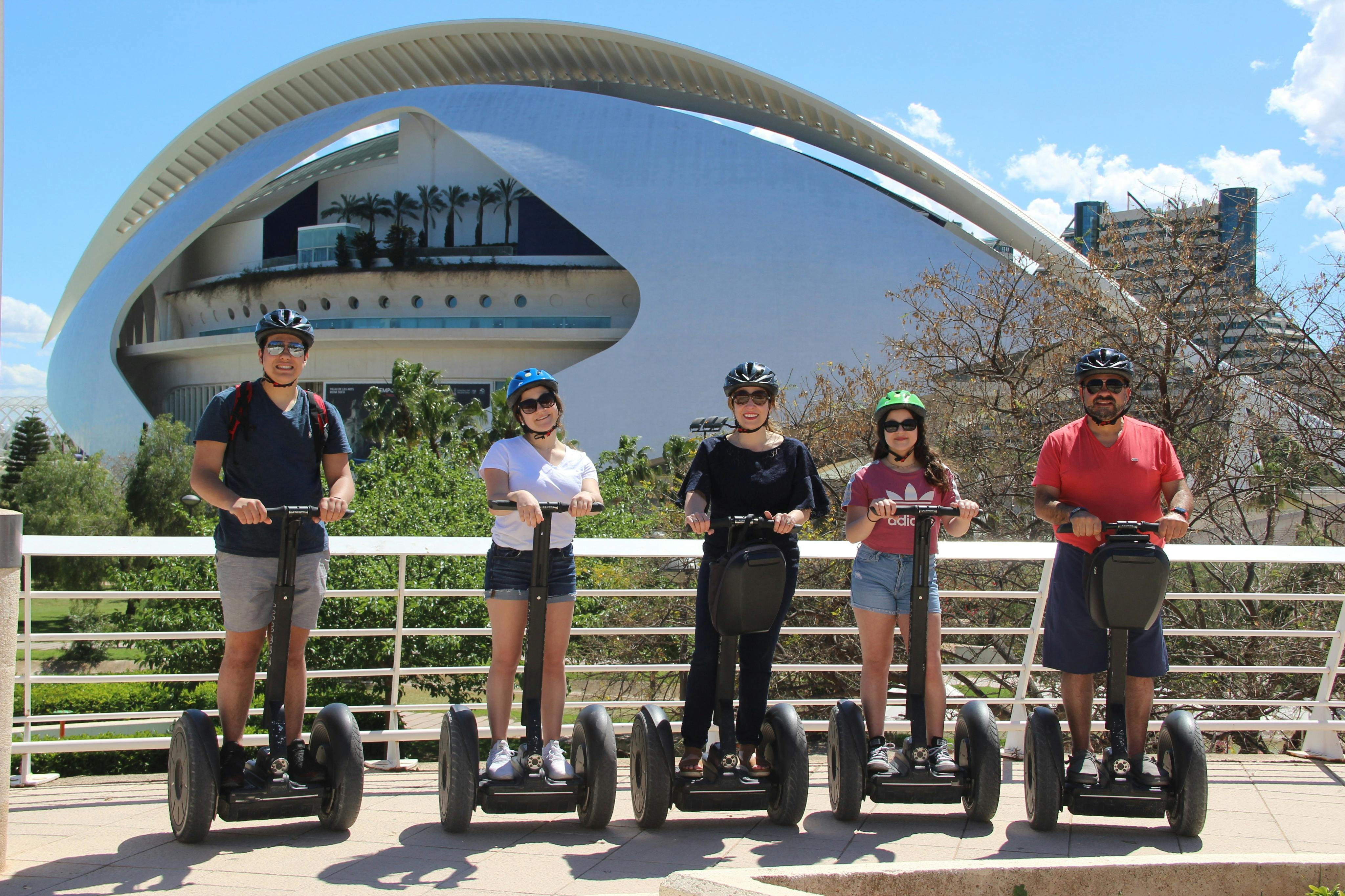 Κάντε μια περιήγηση στην πόλη αξέχαστη με μια δυναμική και αβίαστη διαδρομή Segway.
