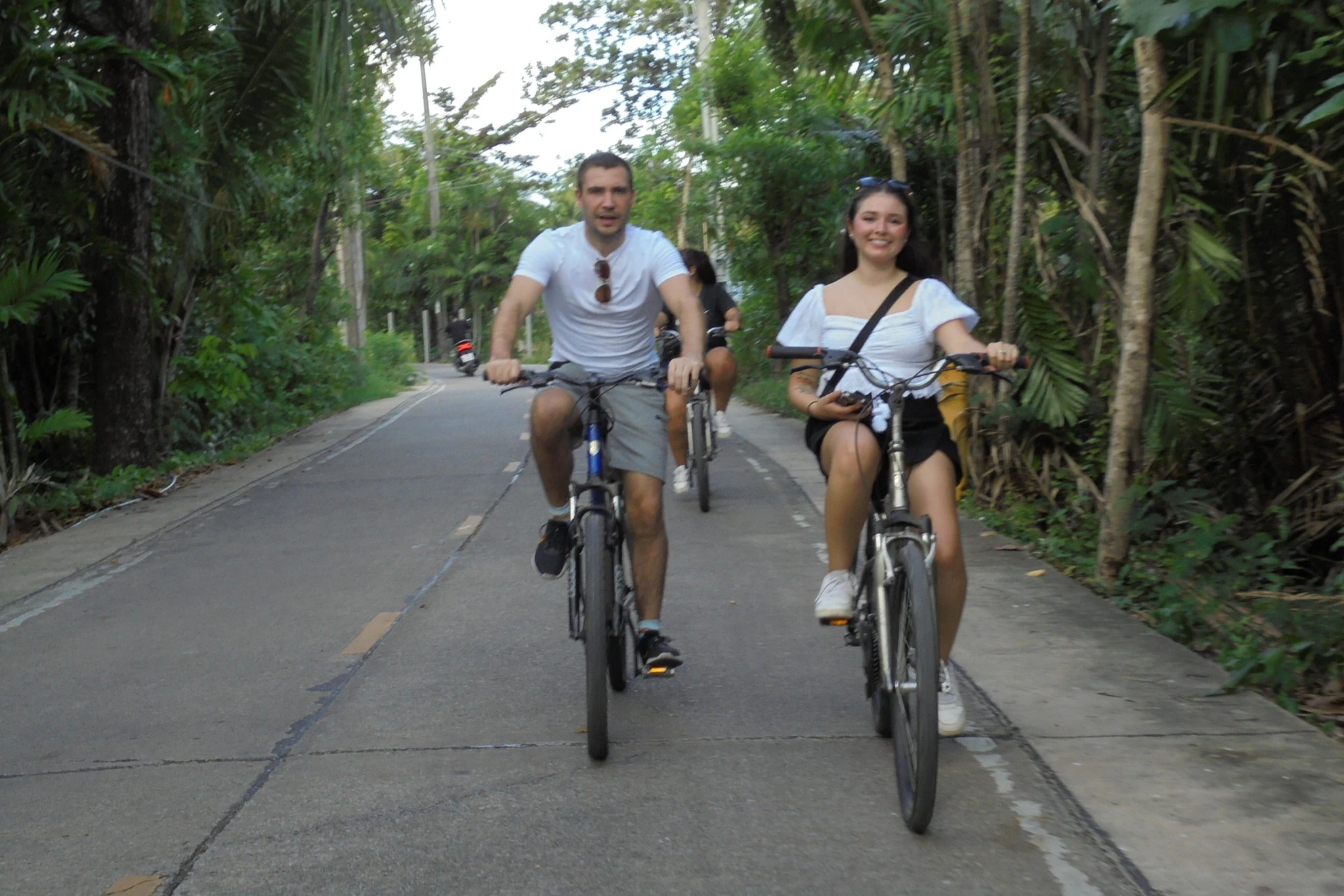 Bangkok: Morning Bike Tour + Longtail Boat Ride