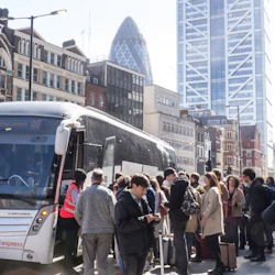 Mer än 100 tjänster var 24: e timme