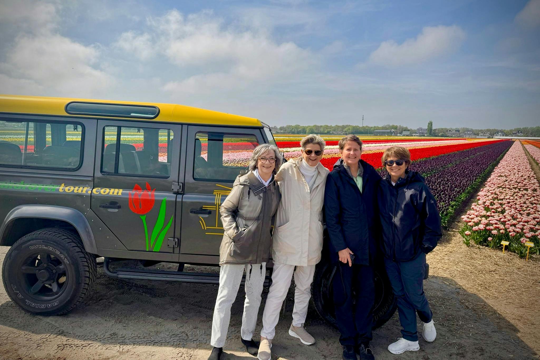 Landrover en los tulipfields