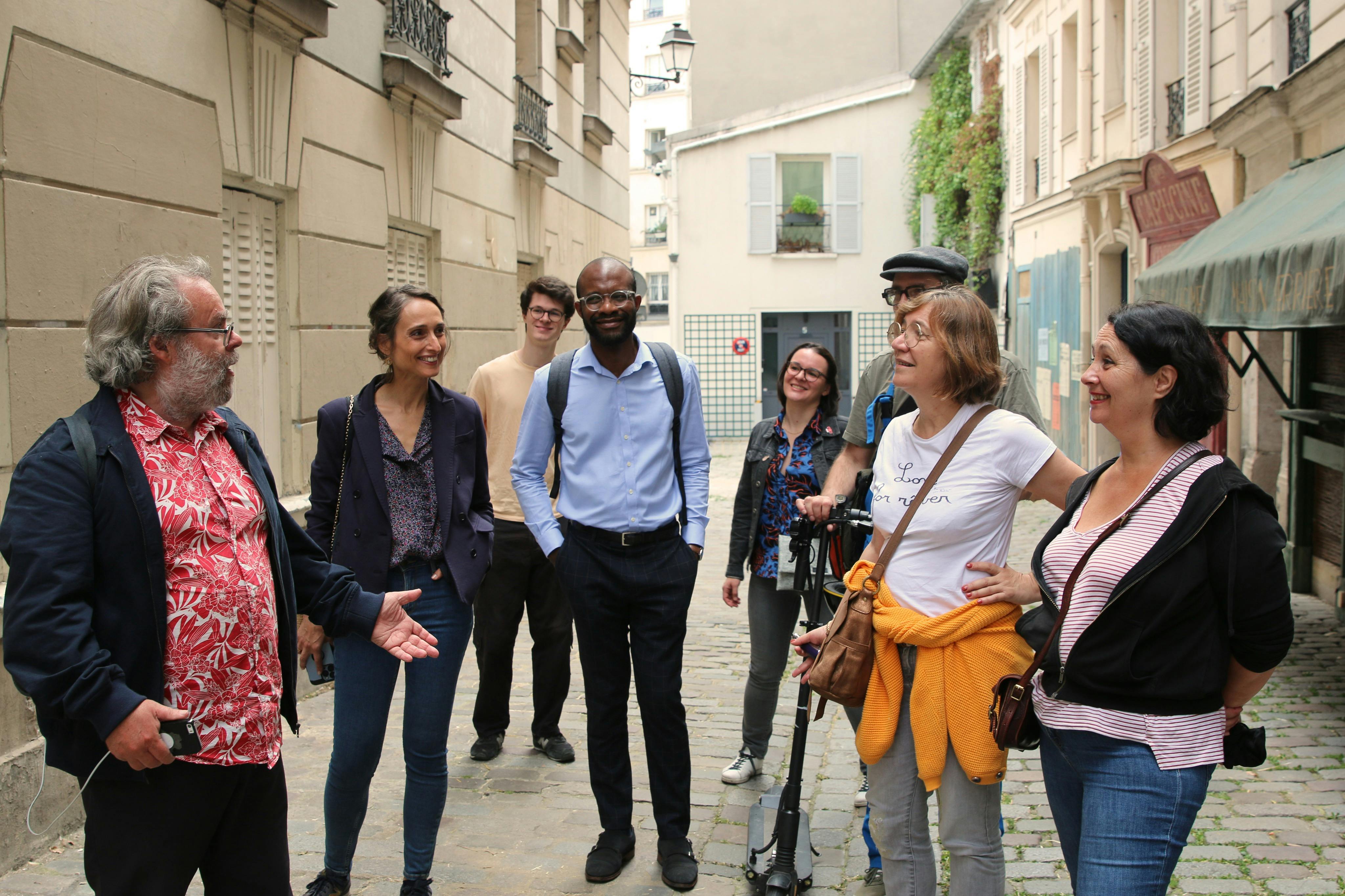 Guide and guests in Montmartre