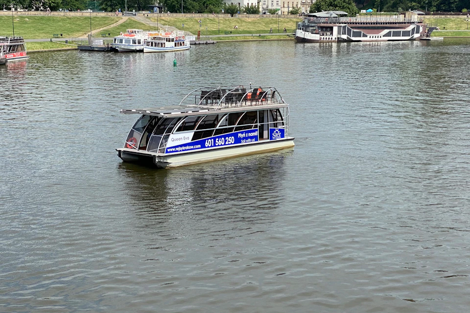 Catamaran Queen Eva