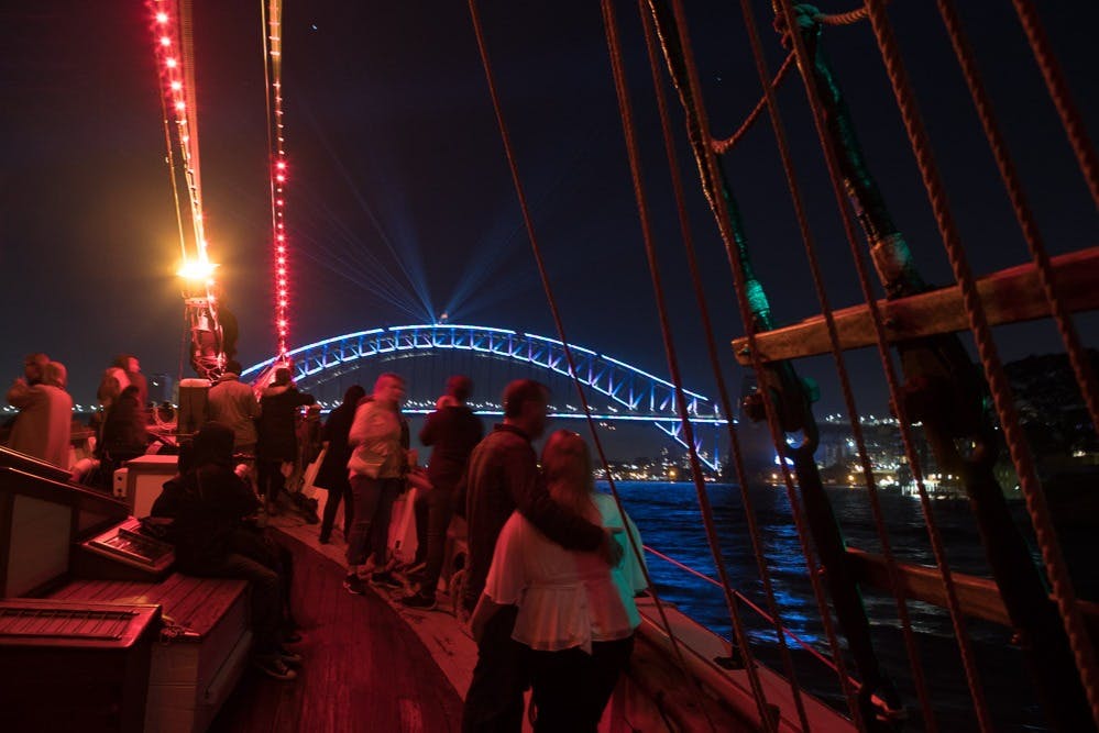 Dîner-croisière d'une heure et demie à bord d'un grand voilier à la lumière éclatante dans le port de Sydney — 8