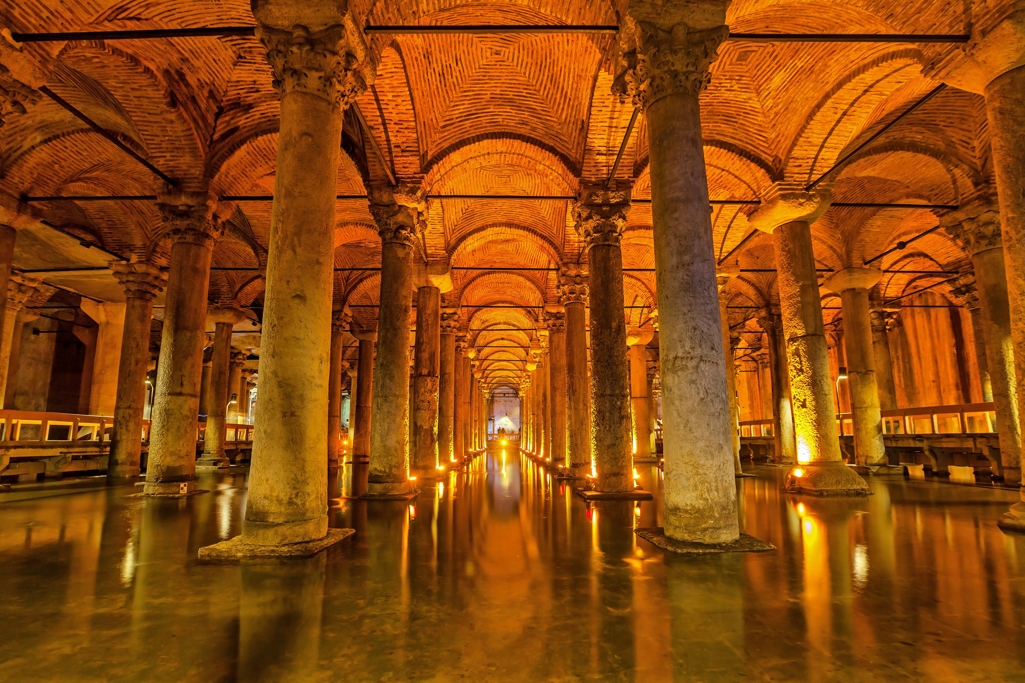 Подземное водохранилище. Basilica Cistern Стамбул. Стамбул водохранилище базилика. Цистерна базилика (Йеребатан). Цистерна Еребатан Стамбул.