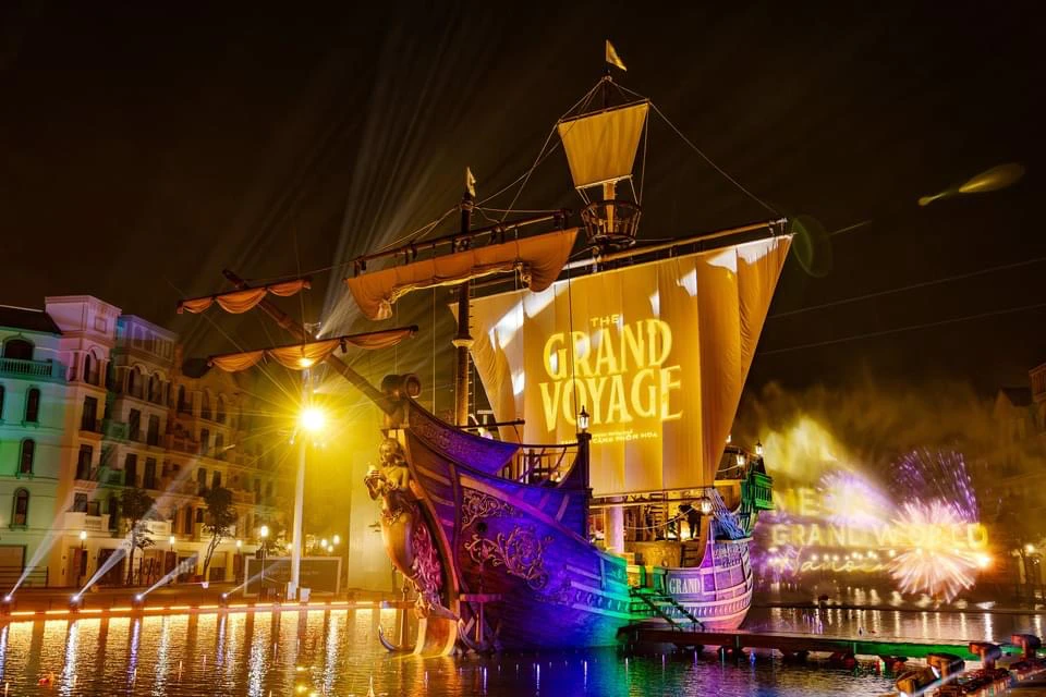 Mega Grand World Hanoi: One-Way Gondola Boat Ride Ticket