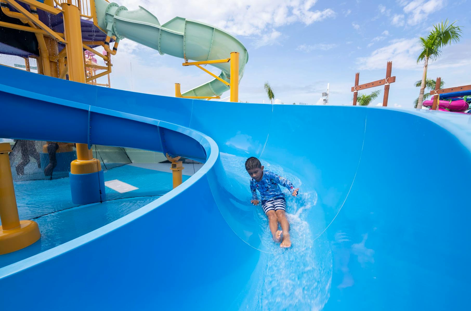 Hurricane Harbor Arlington: One Day Ticket - Photo 16