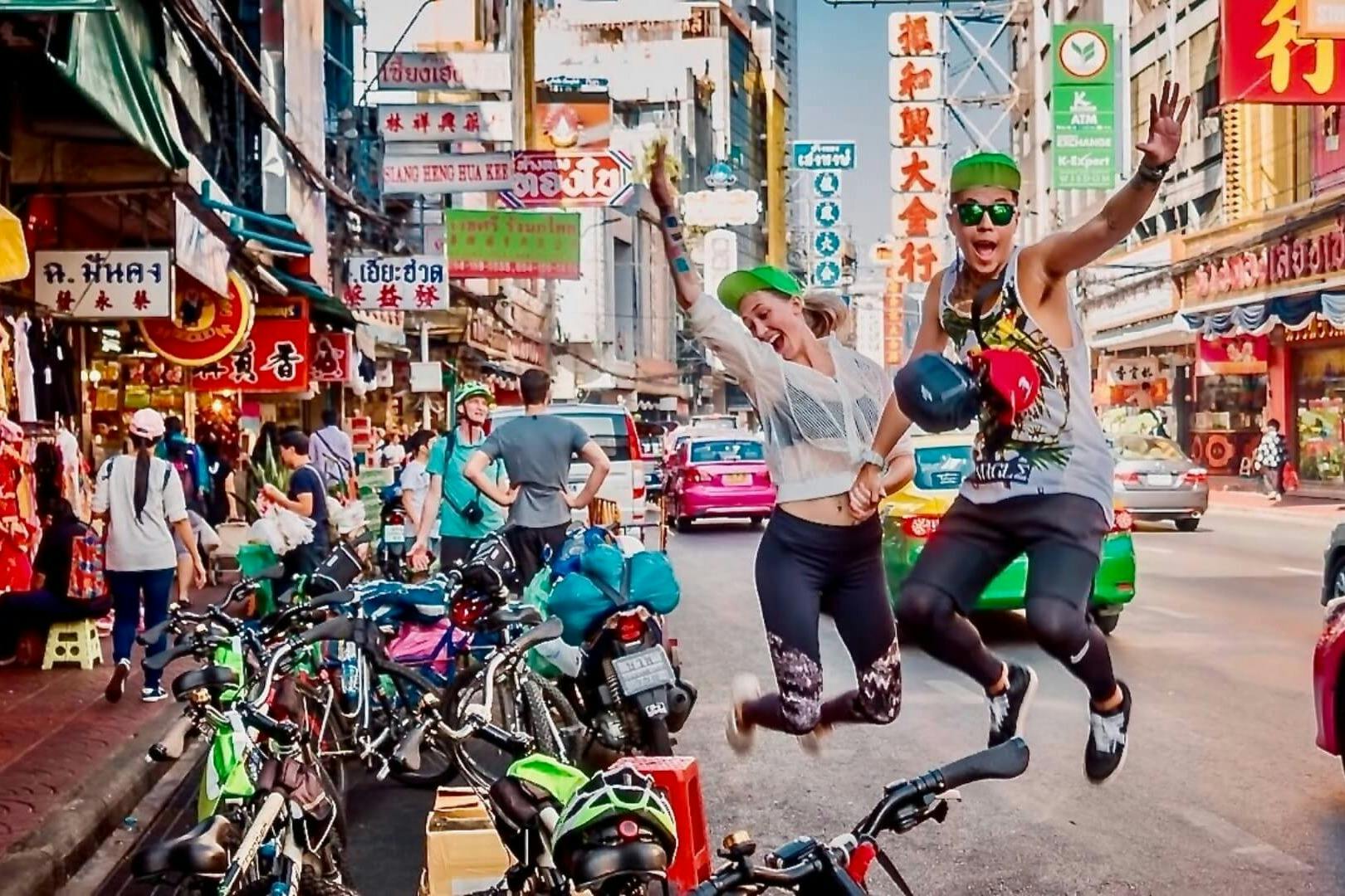Bangkok: Passeio guiado de bicicleta pela cidade em grupo reduzido + petiscos - Photo 6