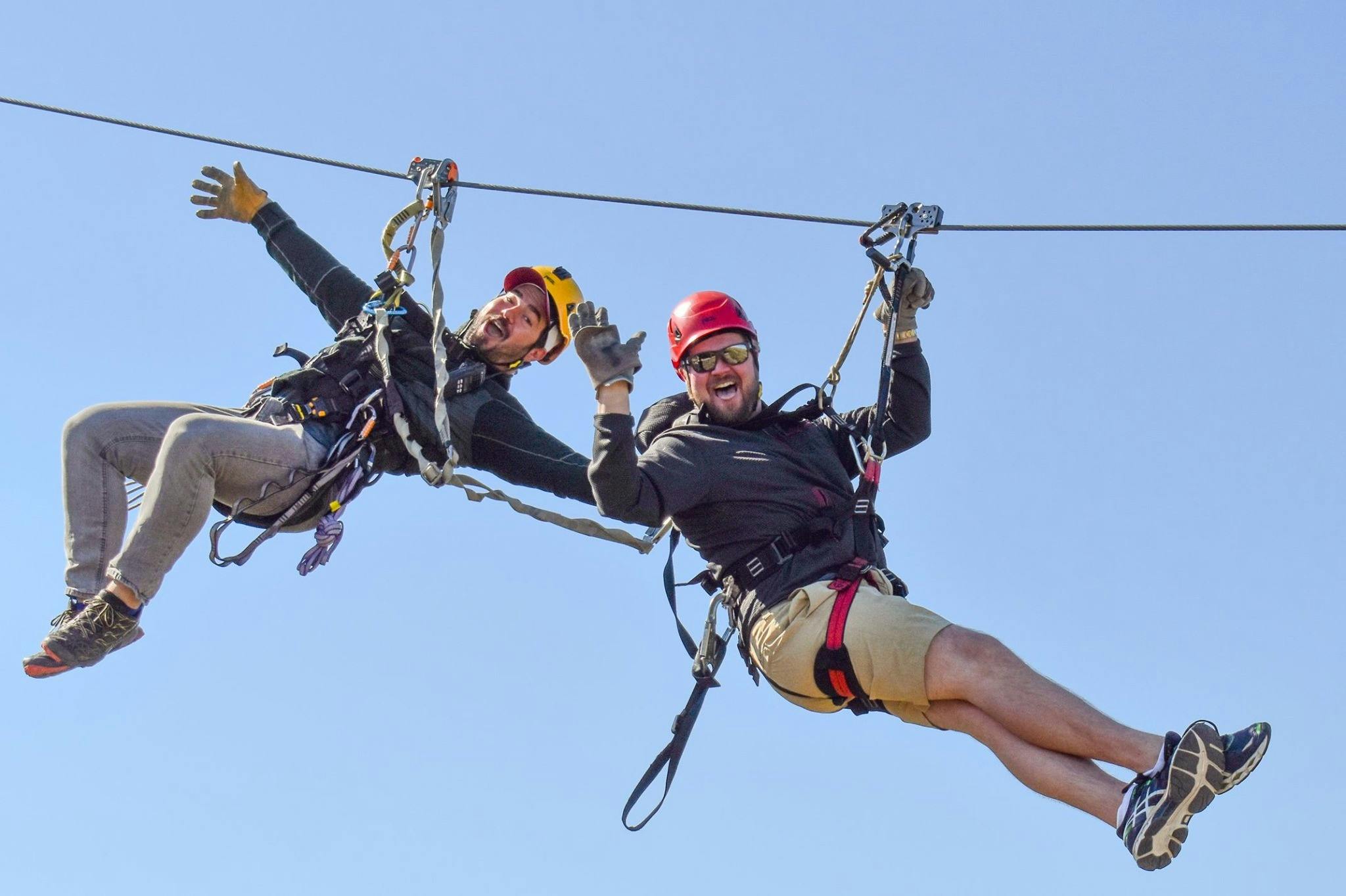 边缘高空滑索和探险