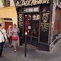 Guide and small group walking in Montmartre