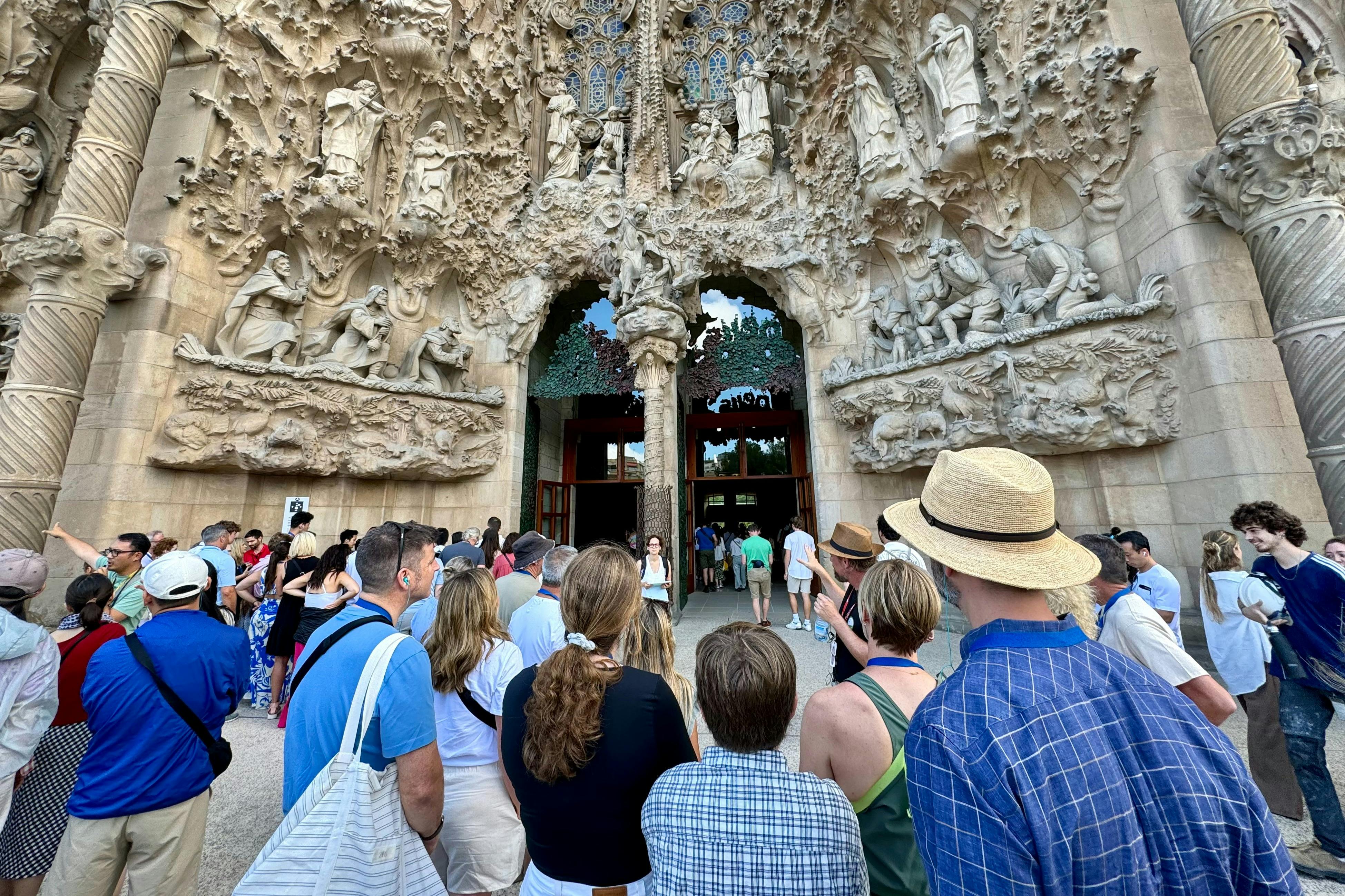 Sagrada Familia: Skip The Line Ticket + Führung auf Chinesisch — 5