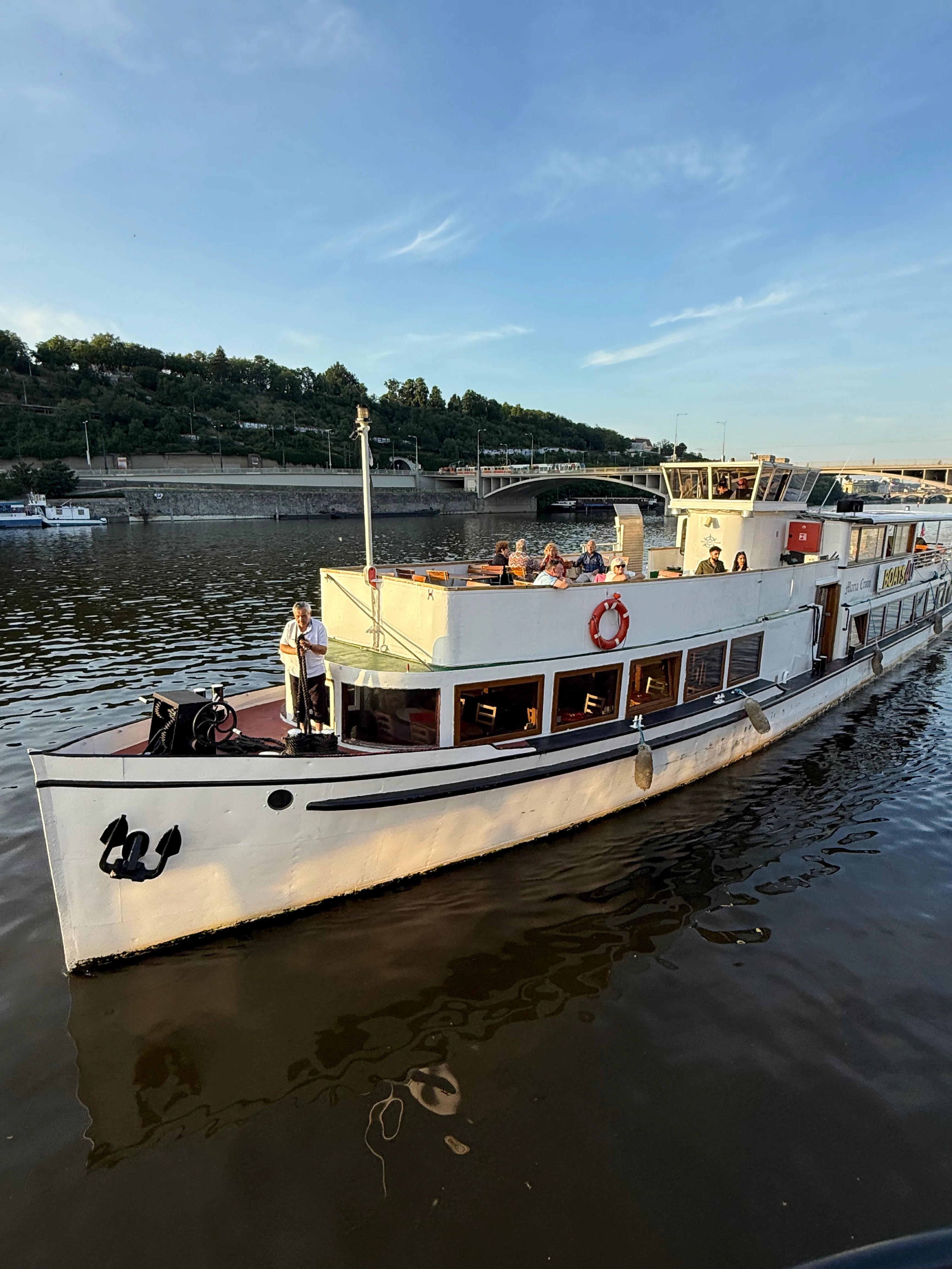 Prague: Boat Tour + Audio Guide + Snack & Drink