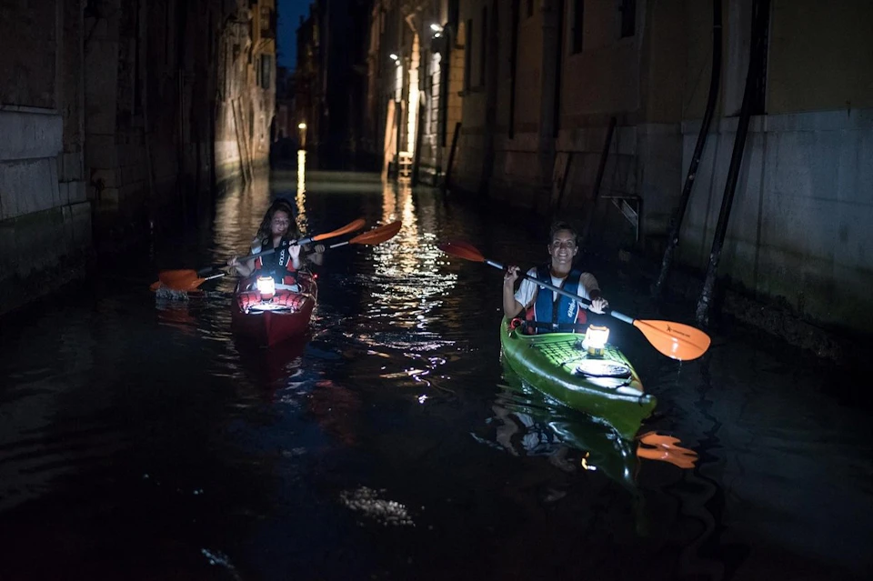 girls in kayak