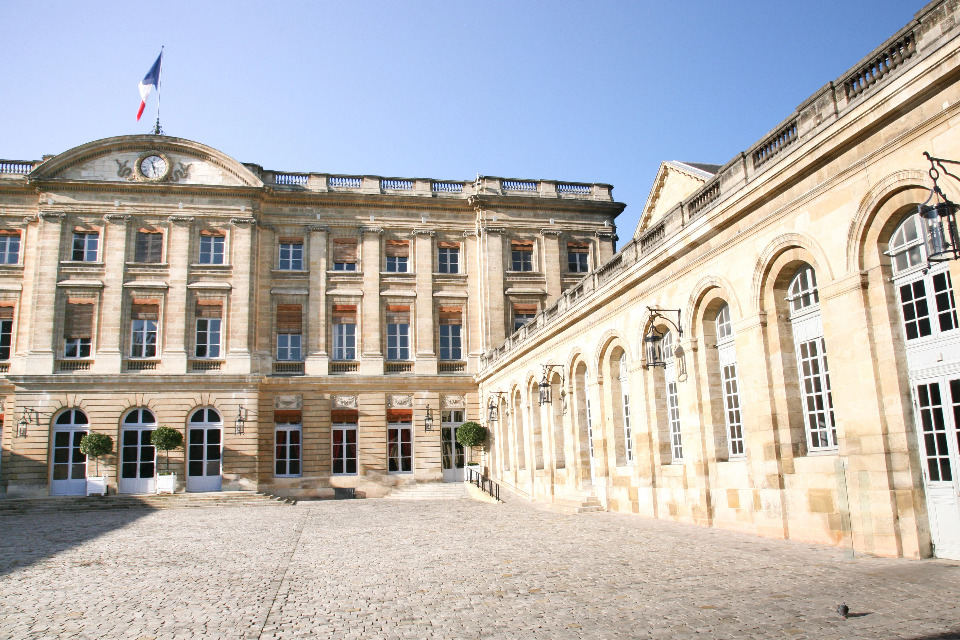 Bordeaux: Palais Rohan Guided Tour in French
