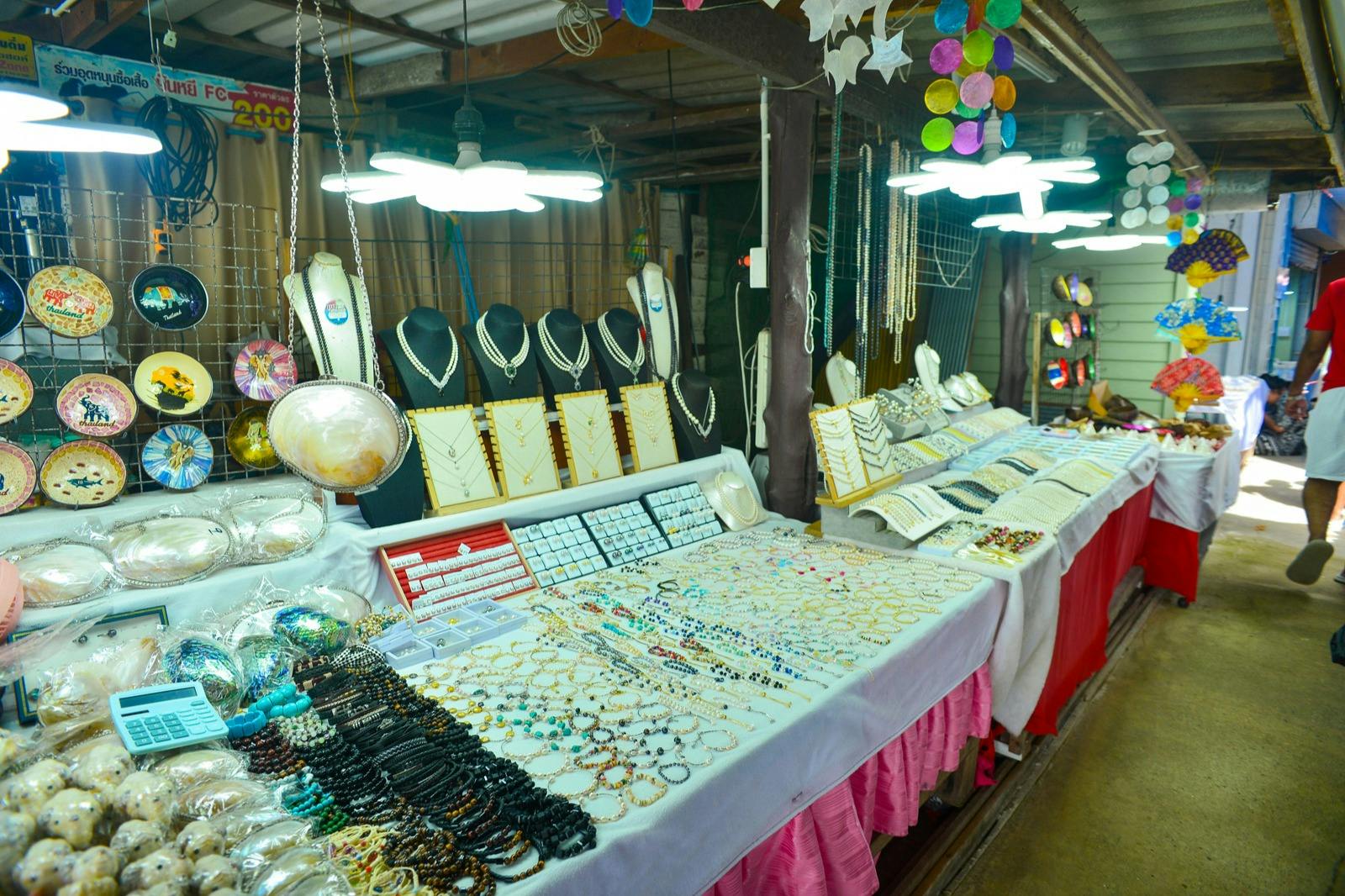 ジェームズ・ボンド島＆パンガー湾：プーケット発ロングテイルボートツアー＋送迎