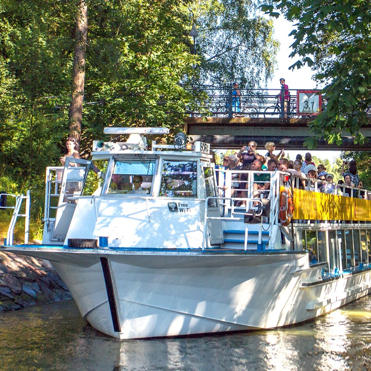 Helsinki Hop On-Hop Off bus & Beautiful Canal Cruise in Helsinki β Tiqets