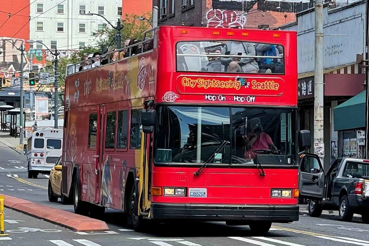 Seattle: One-Way Locks Cruise + Hop-on Hop-off Bus Tour