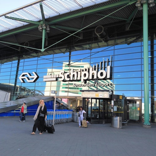 Tren de ida y vuelta de Schiphol a Ámsterdam