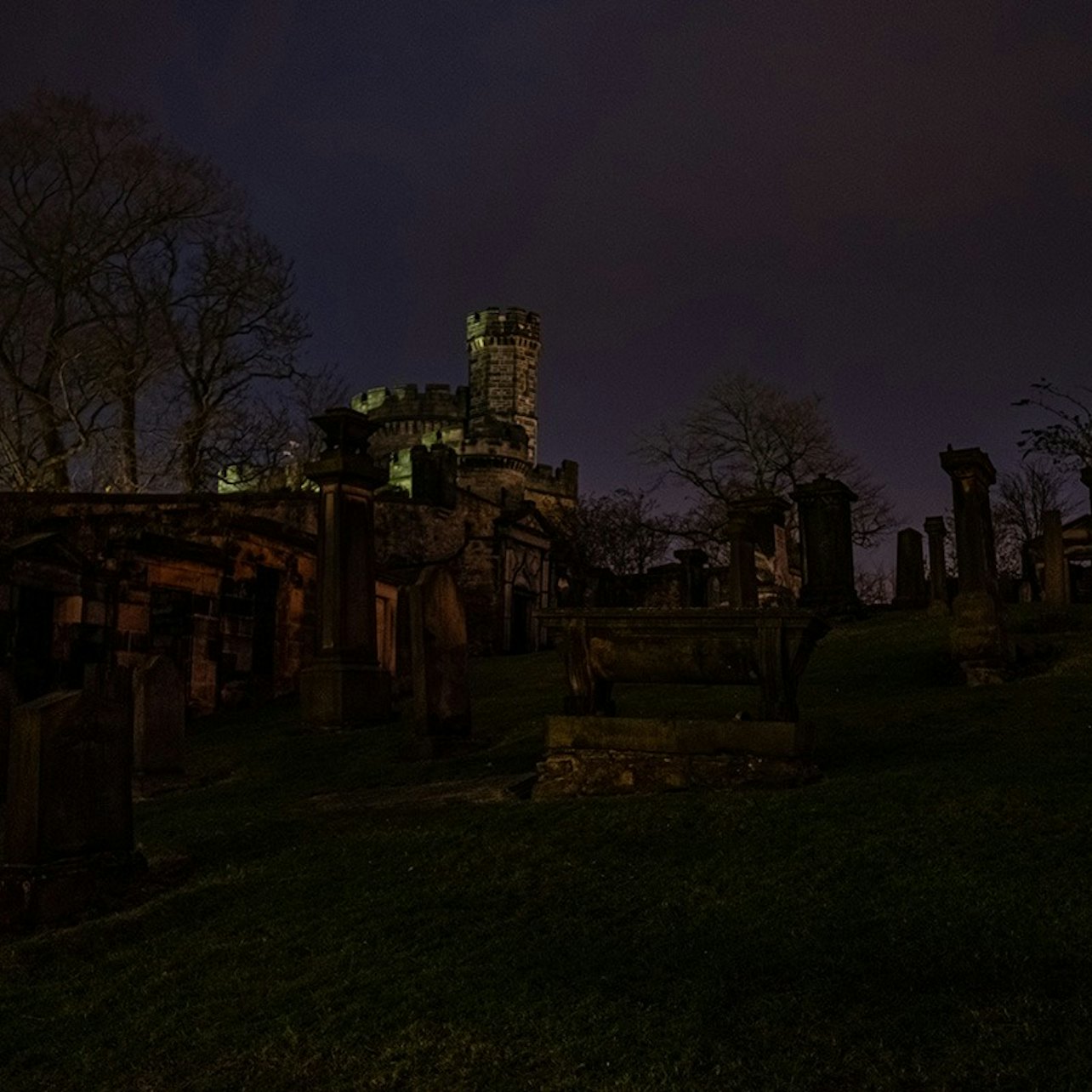 Edimburgo: Tour a piedi con i fantasmi della città vecchia, segreti oscuri - Alloggi in Edimburgo