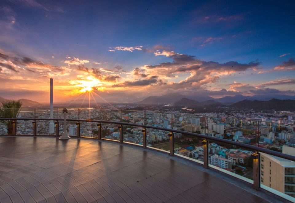 Skylight 360 Skydeck & Rooftop Beach Club Nha Trang: Admission