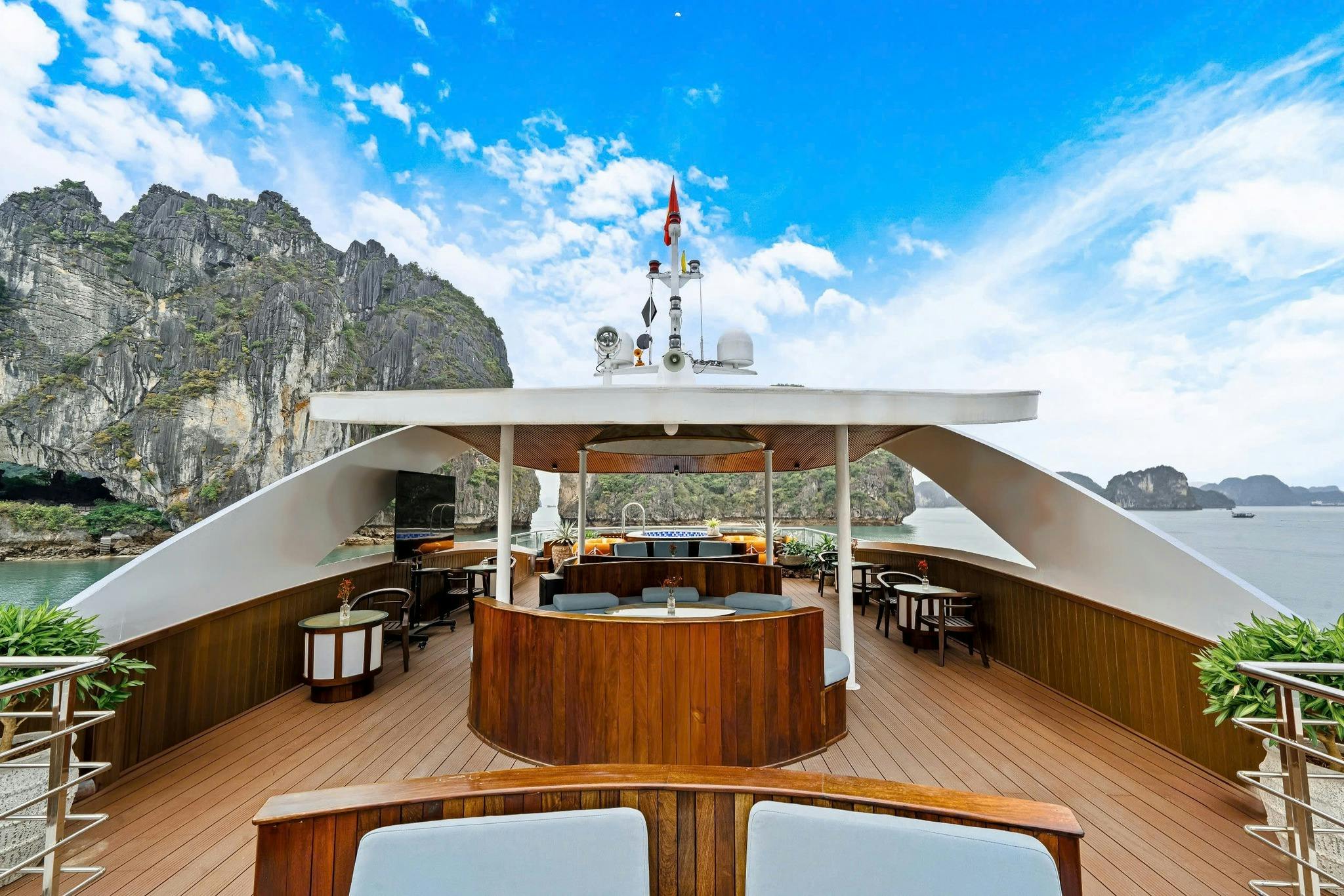 Ha Long Bay: Day Cruise + Transfers + Lunch 4