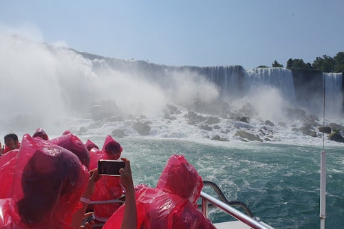 カナダ、ナイアガラの滝ボートクルーズ＋滝の裏側ツアー(即日発券)