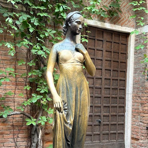 Verona: Fast Track Entry to Juliet's House + Audio Guide - Photo 2