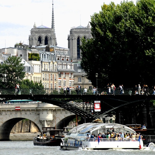 Batobus Paris: Riverboat Shuttle Service