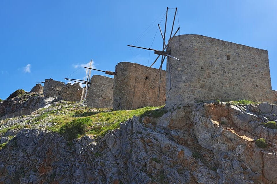 ラシティ高原の古い風車小屋