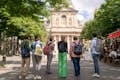 Grupo em frente à Universidade de Sorbonne