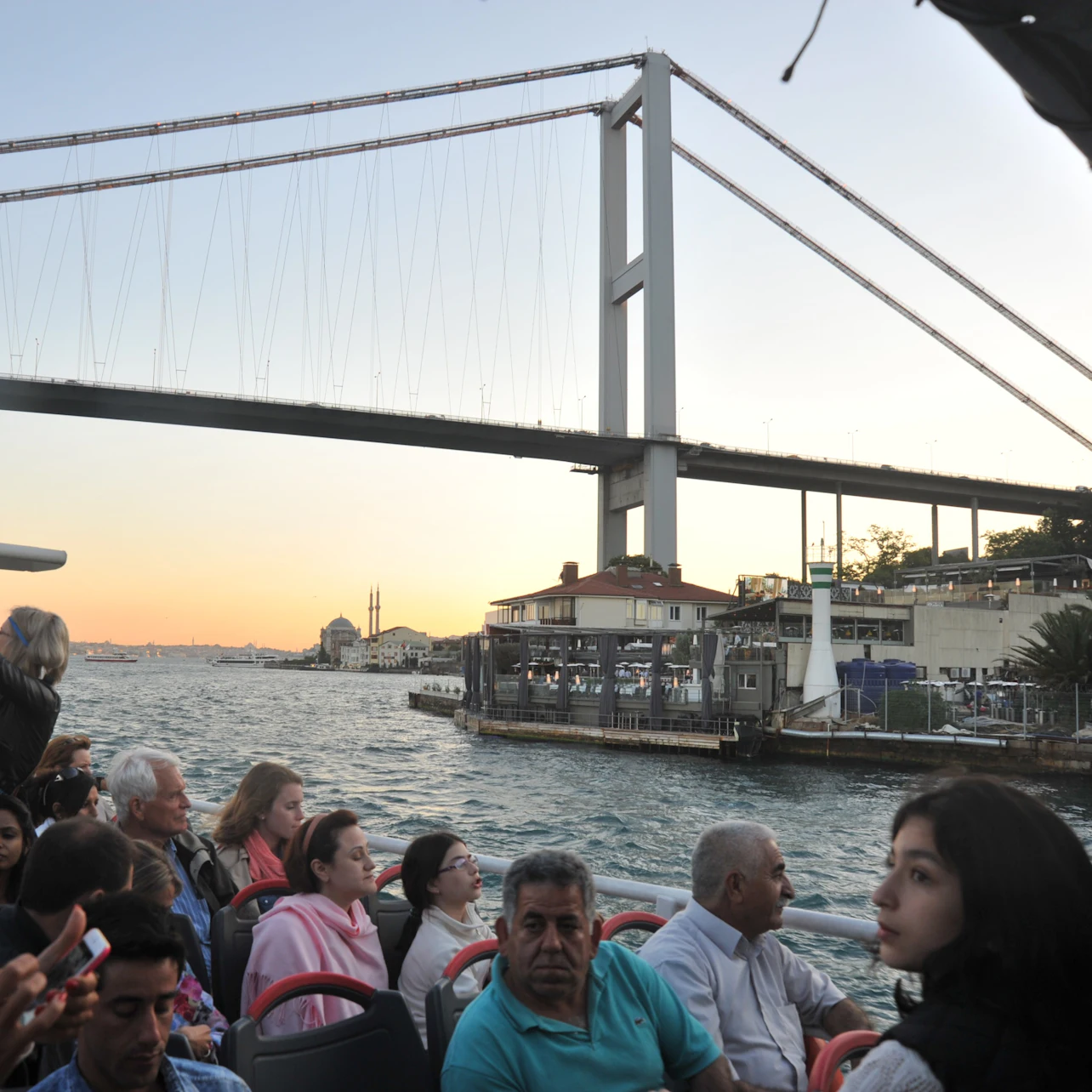 Istanbul: Bosphorus & Golden Horn Cruise + Audio Guide in Istanbul β Tiqets
