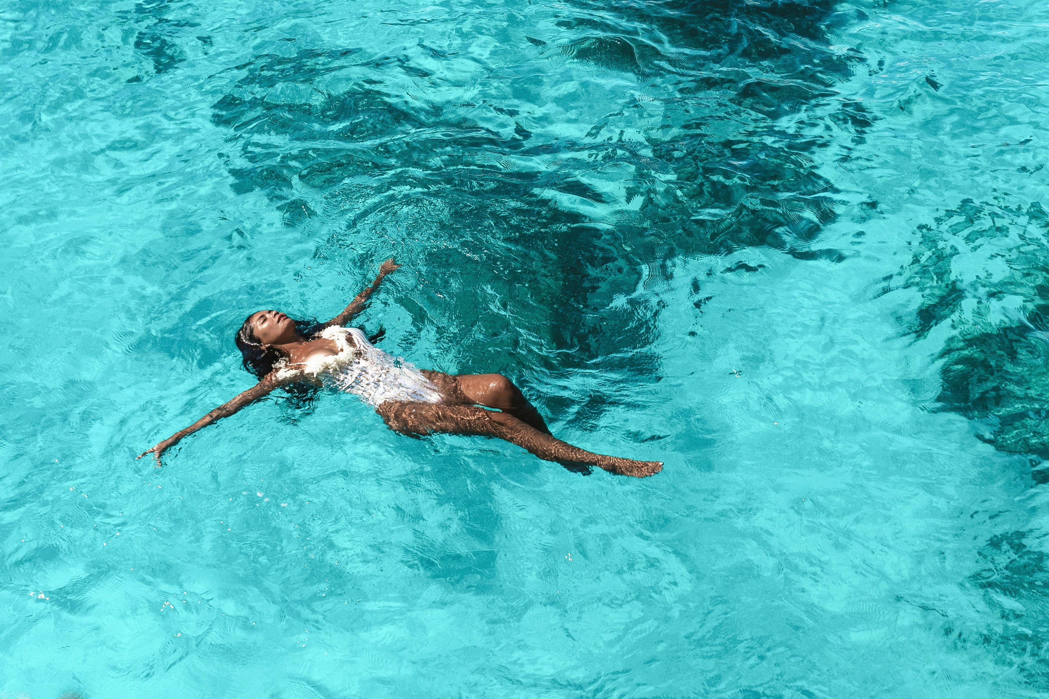 Δροσιστείτε στα κρυστάλλινα νερά