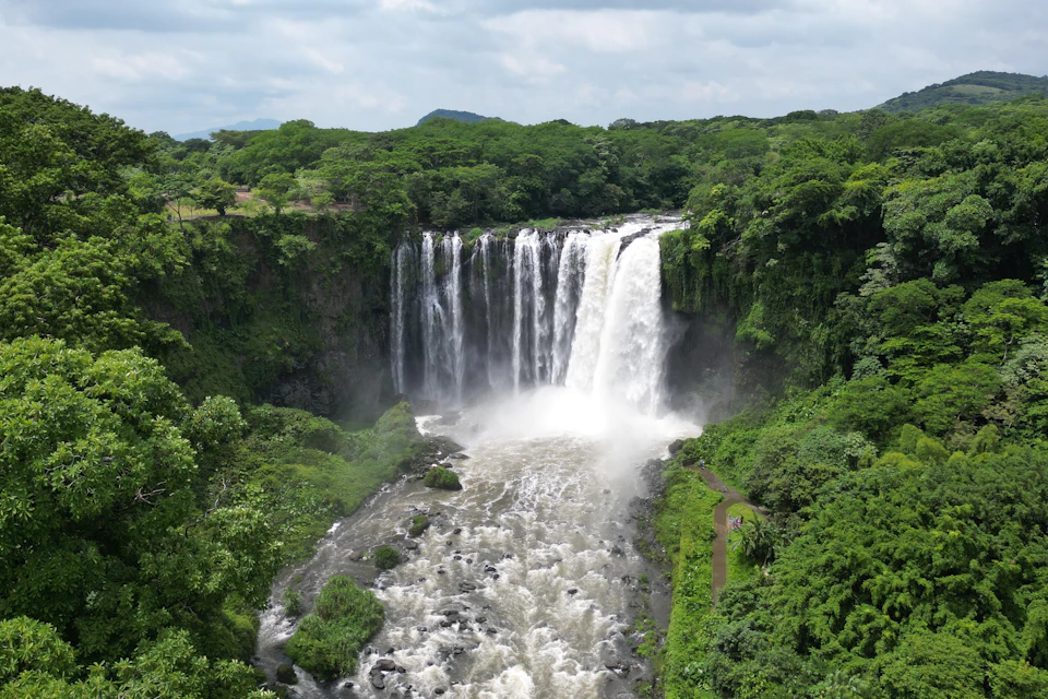 Aerial view of "El Salto de Eyipantla".