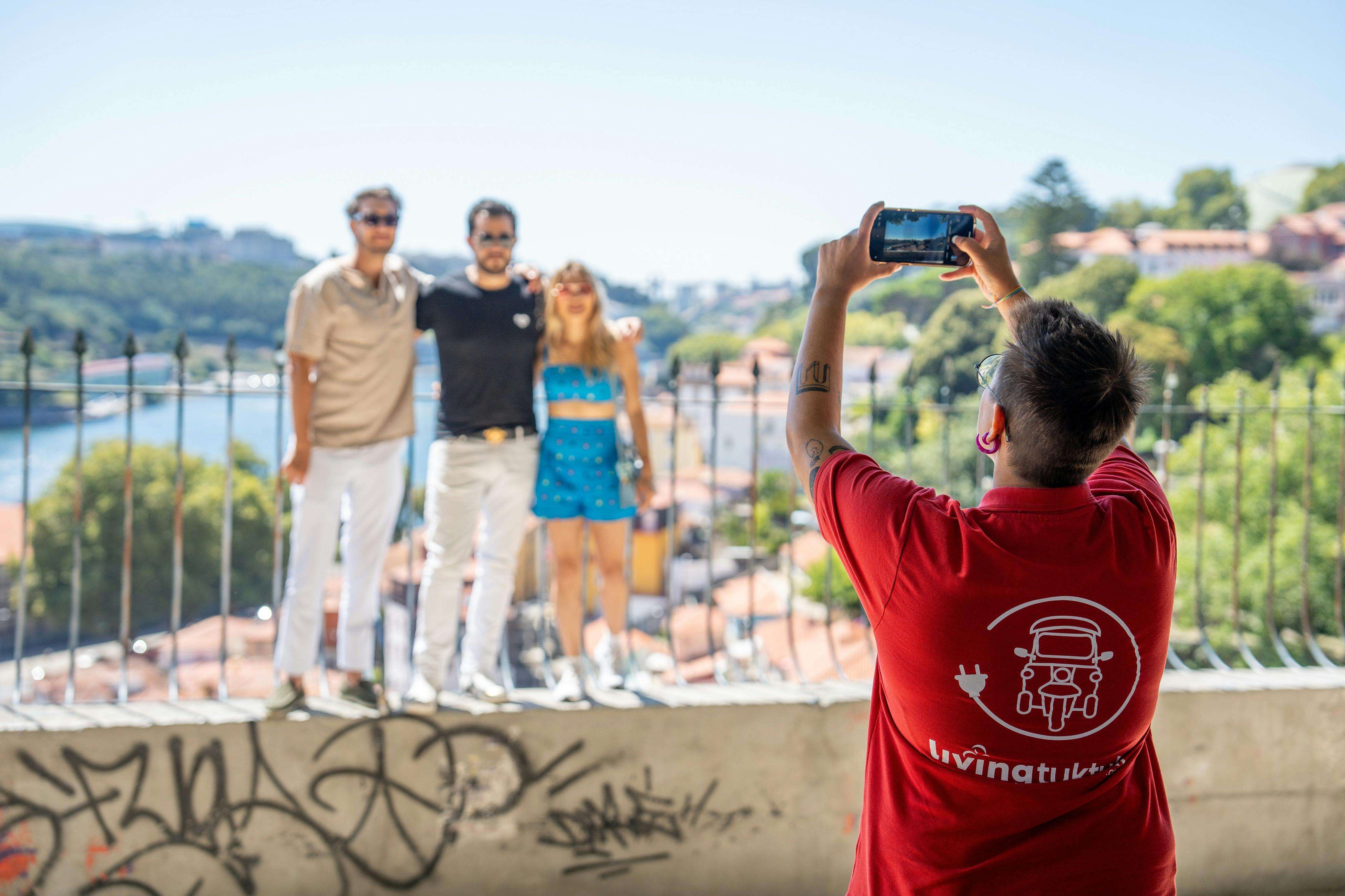 オーダーメイドのトゥクトゥク