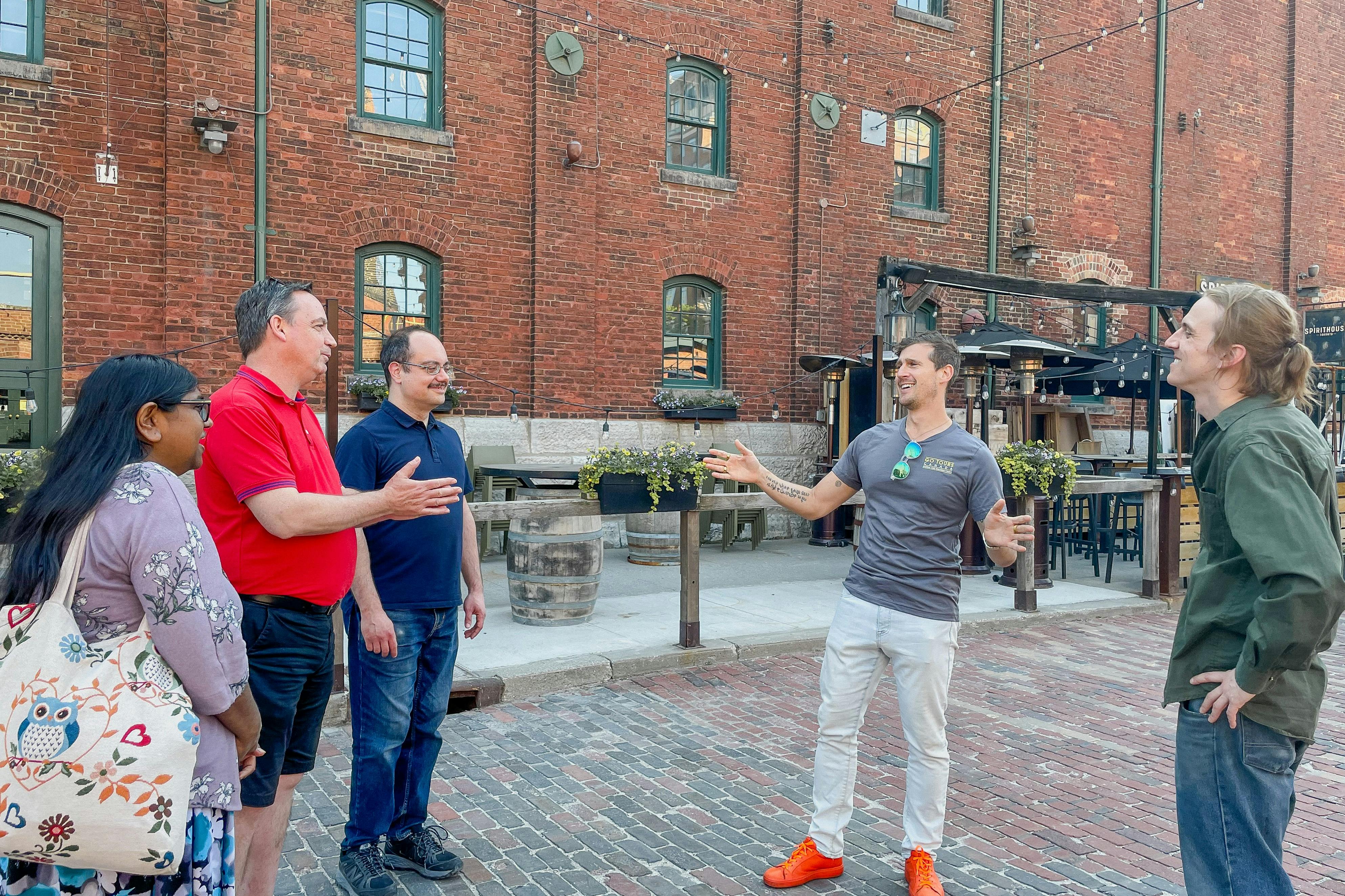 Al carrer Trinity, descobreix la història del Districte de les Destil·leries.