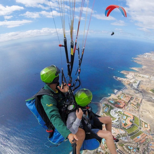 Tenerife: Acrobatic Paragliding Flight Tenerife: Acrobatic Paragliding Flight