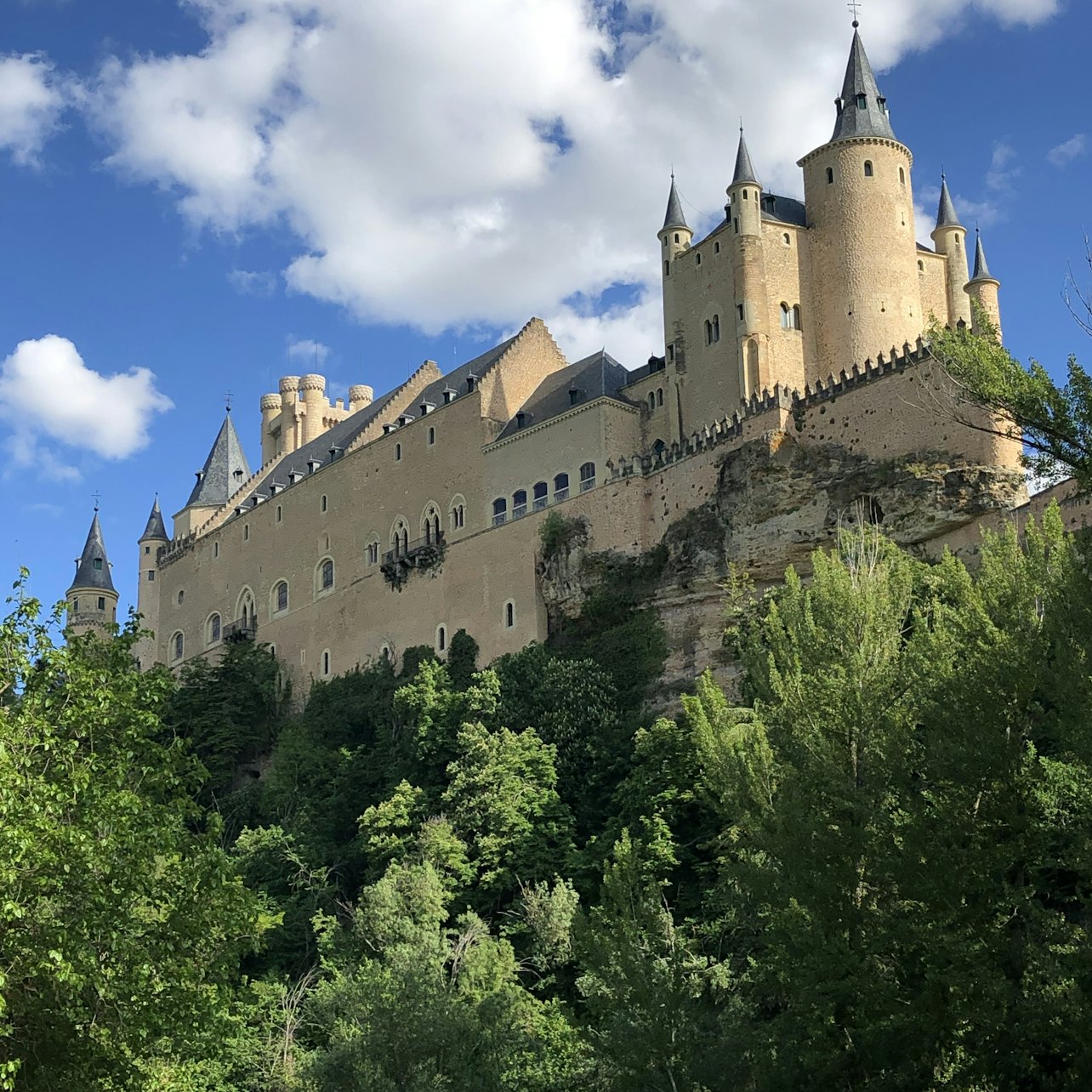 Tour guiado de Segovia: Ciudad, catedral y alcázar - Alojamientos en Segovia