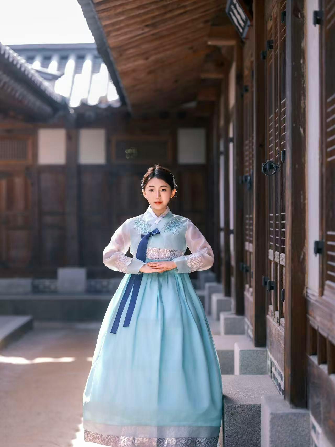 Gyeongbokgung Palace, Bukchon Hanok Village & Changdeokgung Palace: Premium Hanbok Set + Korean Hairstyle - Photo 9