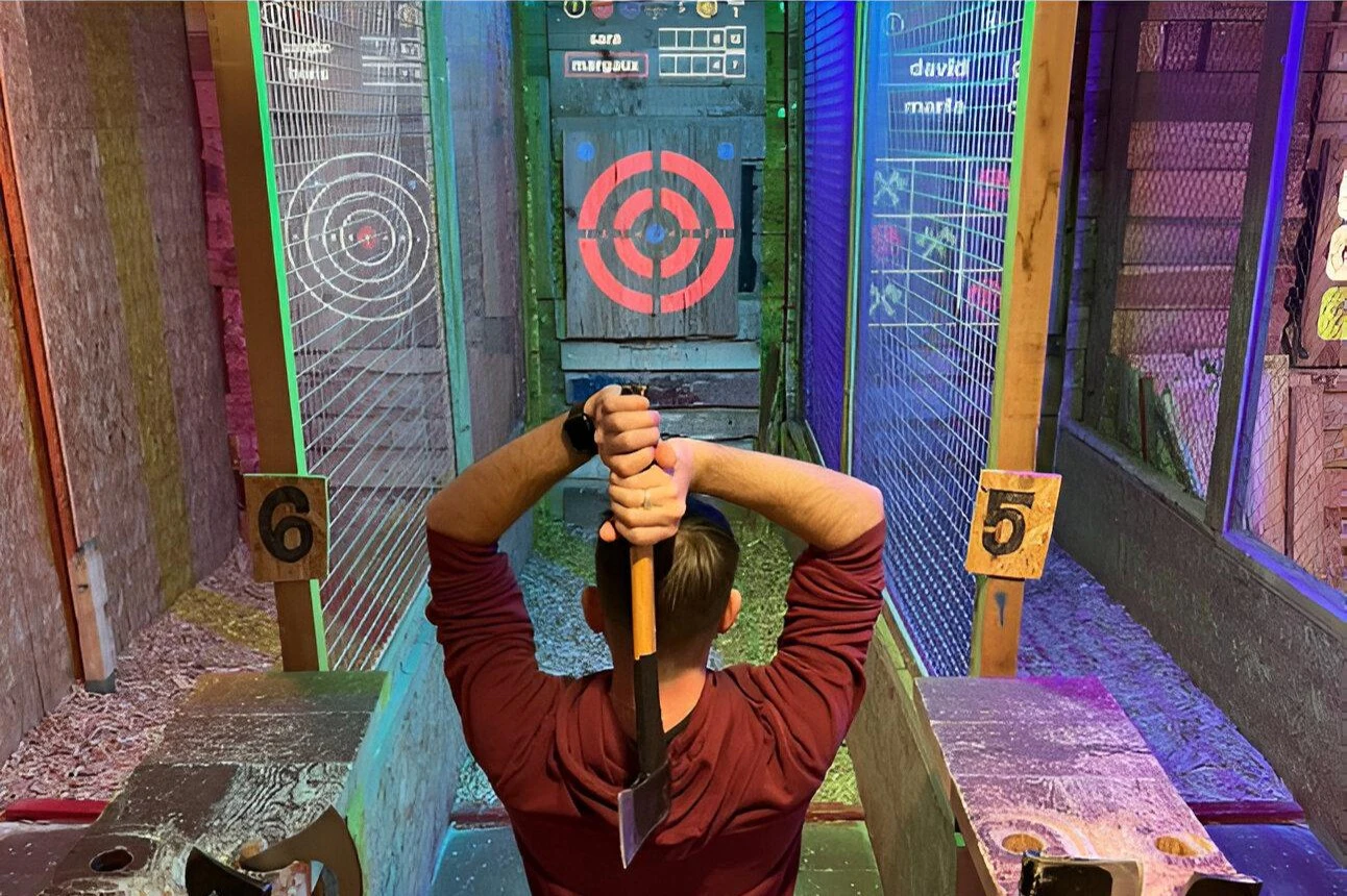 El Hachazo: Classic 1-Hr Axe Throwing Session
