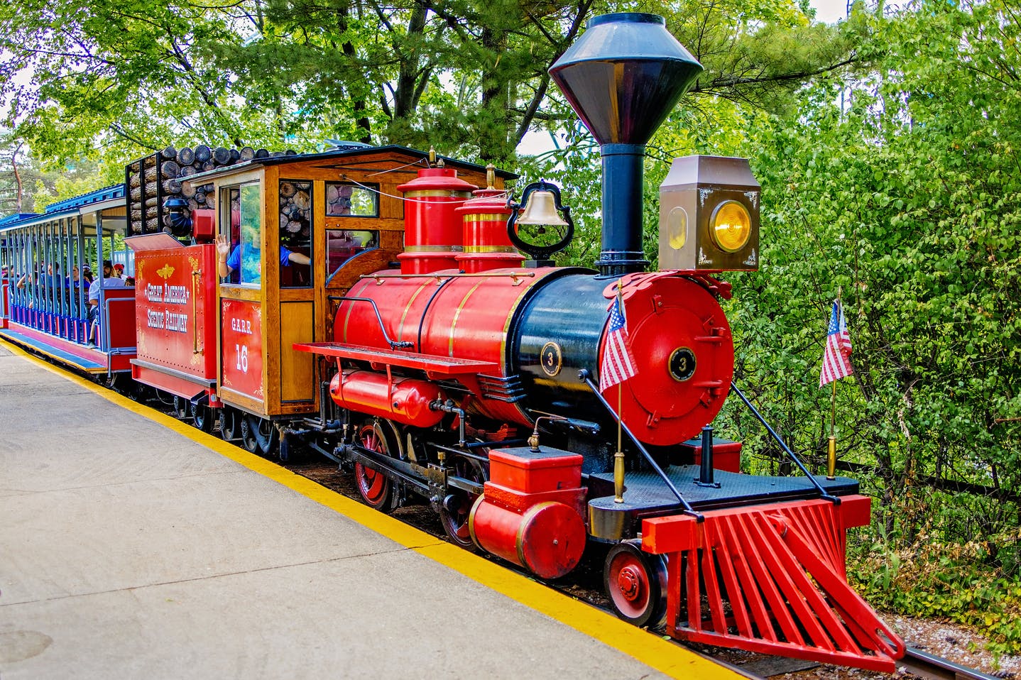 Six Flags Great America: One Day Ticket - Photo 4