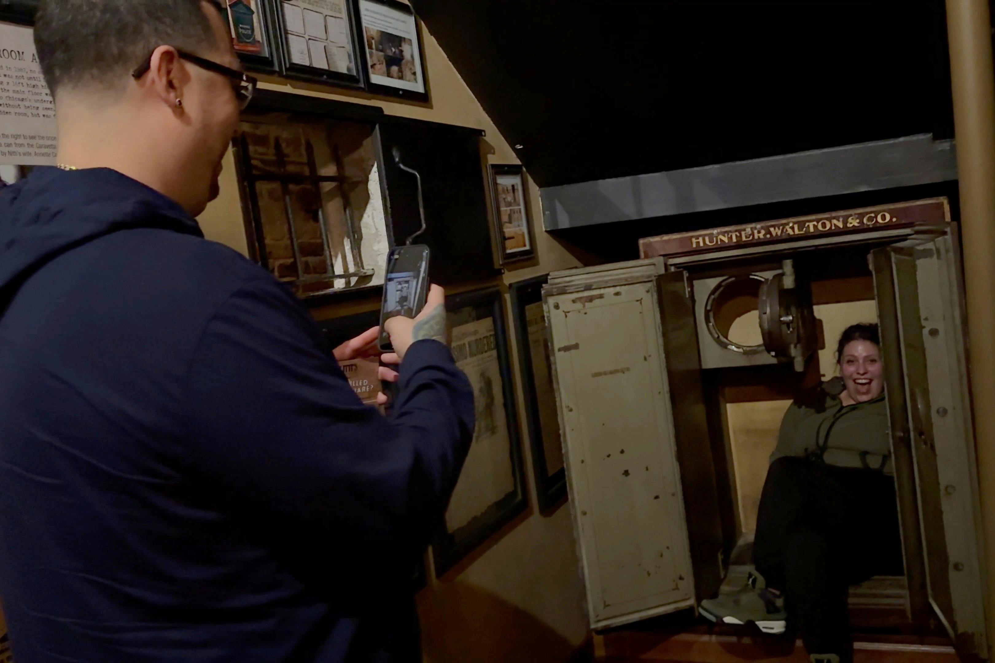 Chicago Crime & Mob Bus Tour: Criminals, Mobsters and Gangsters - Photo 5