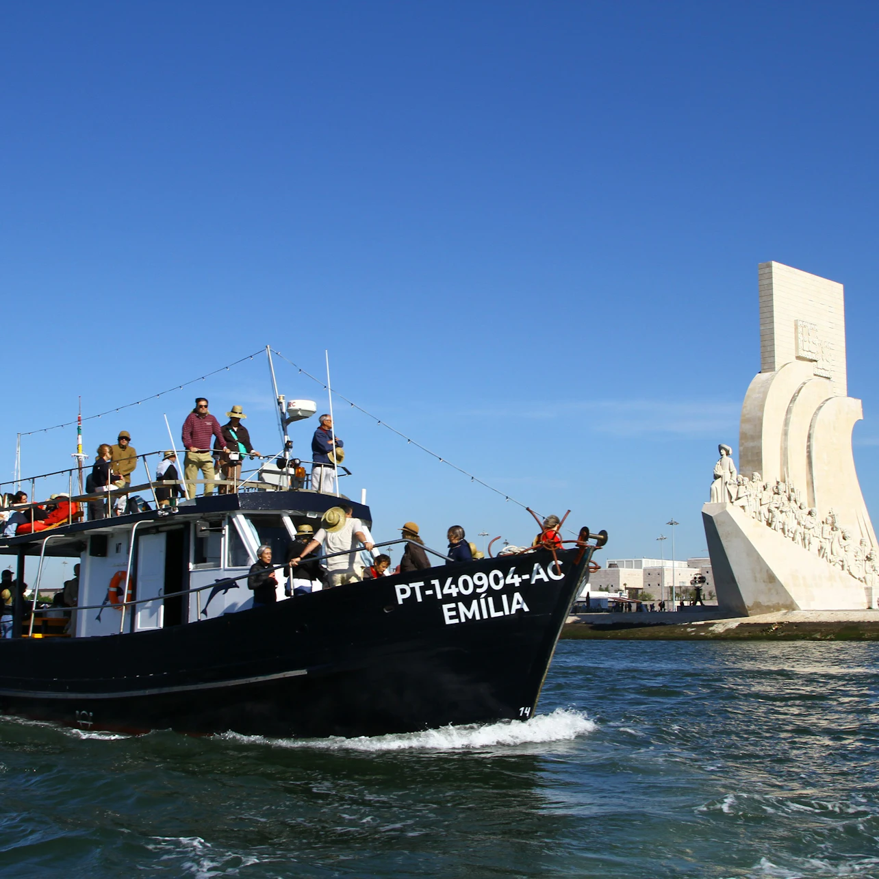 Cascais: One-Way Cruise from Lisbon + Drinks