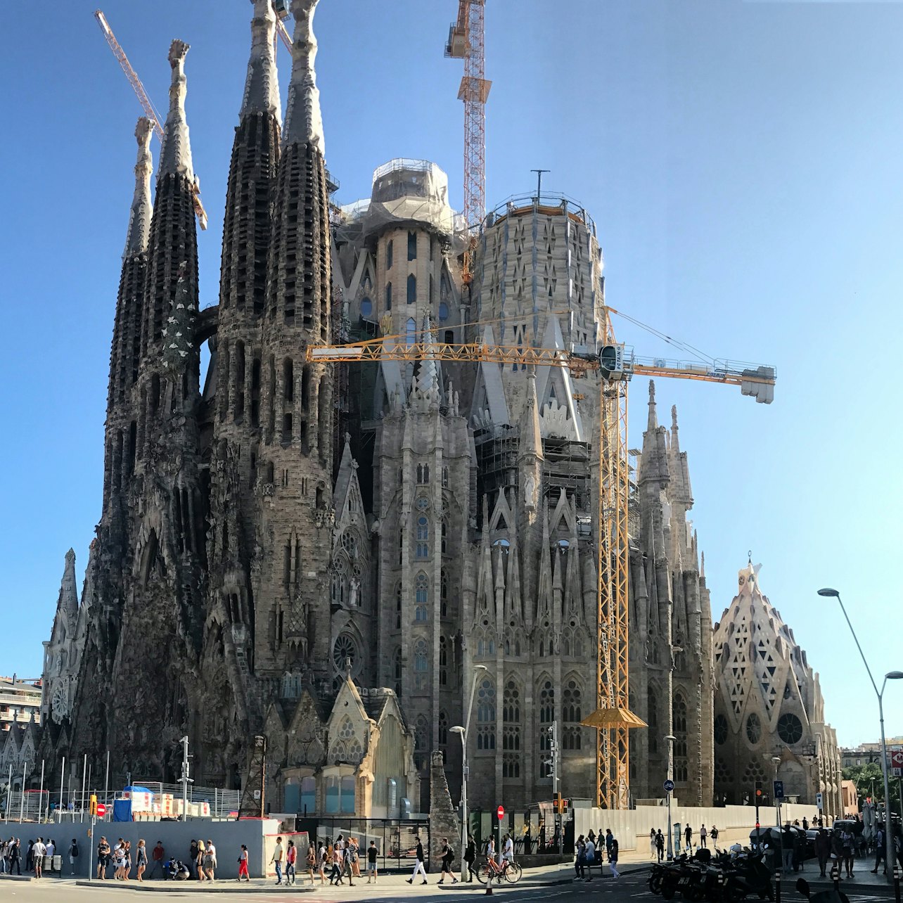 Sagrada Familia: Skip The Line Ticket + Guided Tour in Barcelona – Tiqets