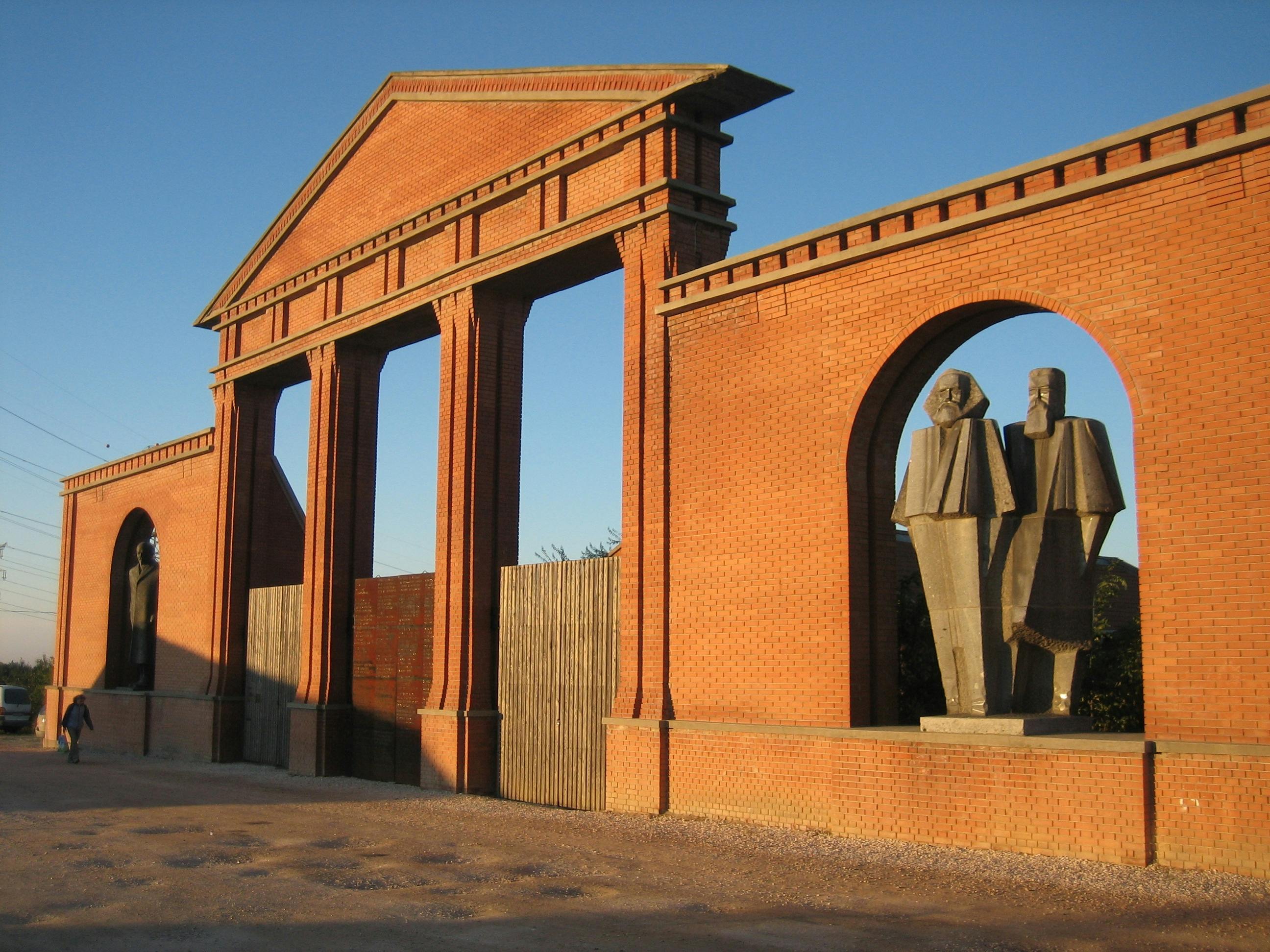 Κύρια είσοδος του Memento Park
