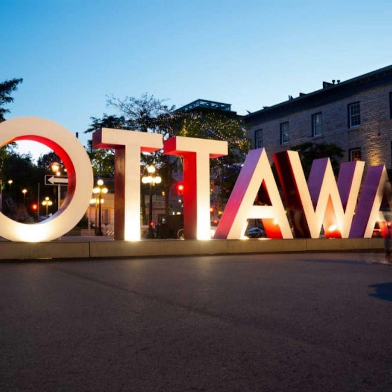 Ottawa Night Tour + Parliament Hill Light Show - Accommodations in Ottawa