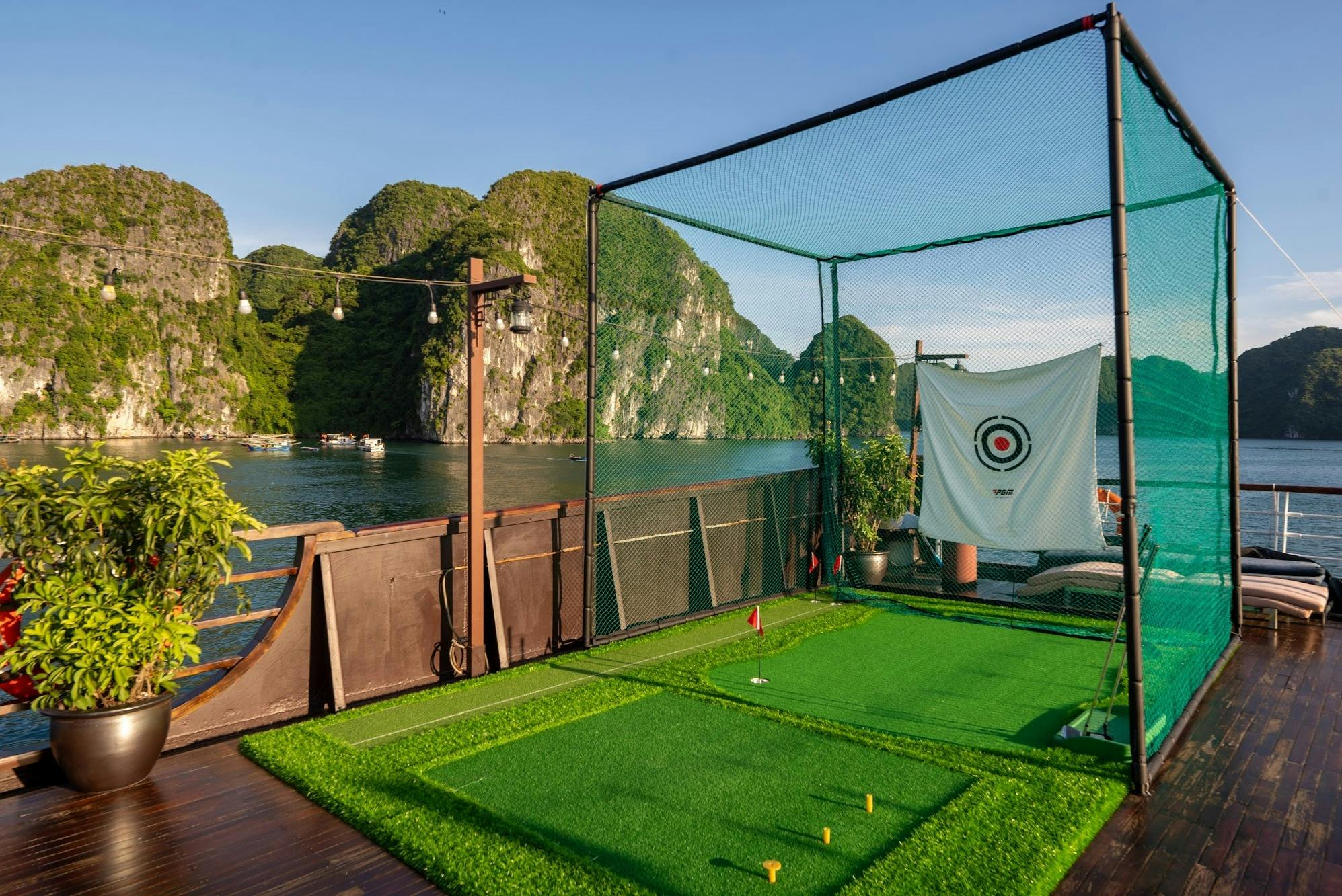 Baia di Ha Long: 2D1N Crociera Mila + Sung Sot e Ti Top + Pasti + Trasferimento opzionale — 2