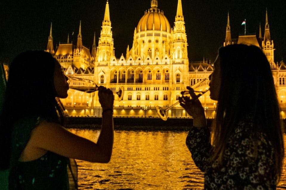 Budapest: Bootstour mit Abendessen + 1 Getränk + Live-Musik — 6