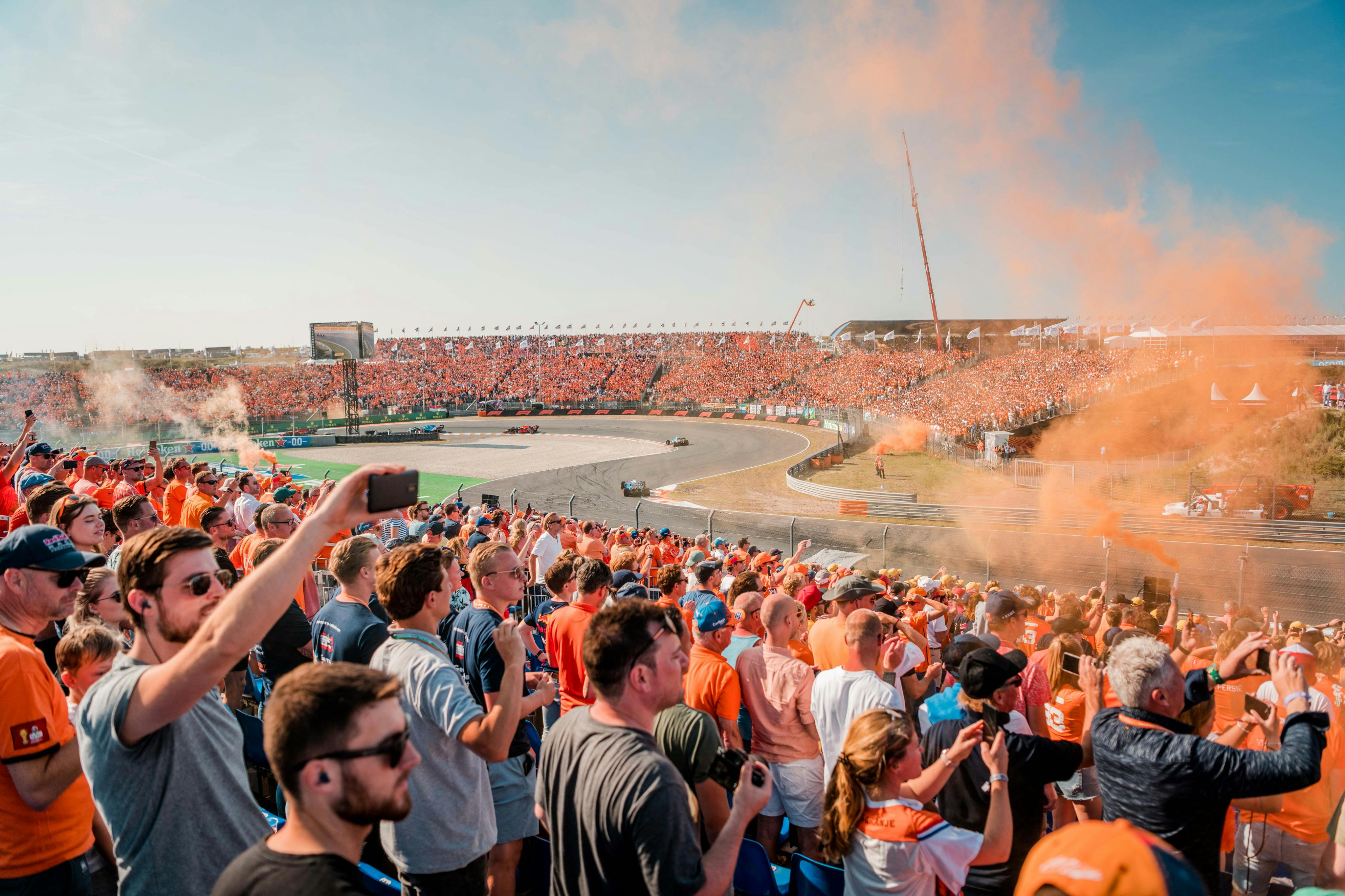 Les fans apprécient la course de Formule 1 sur le circuit de Zandvoort