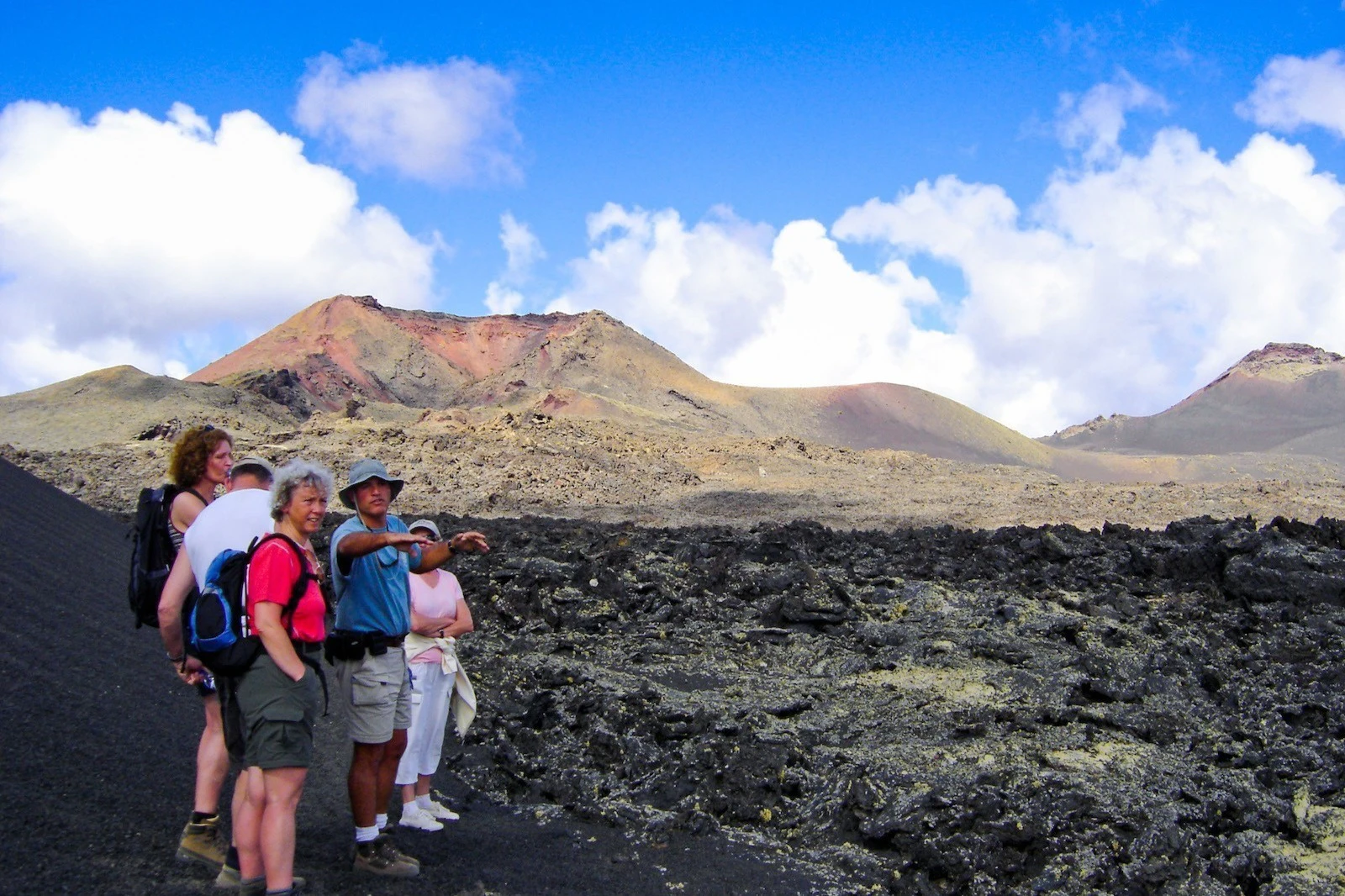 Parque Natural de los Volcanes: Guided Hike + Transfers + Snack