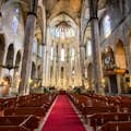 Das Innere der Kathedrale des Heiligen Kreuzes in Barcelona