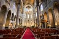 Das Innere der Kathedrale des Heiligen Kreuzes in Barcelona